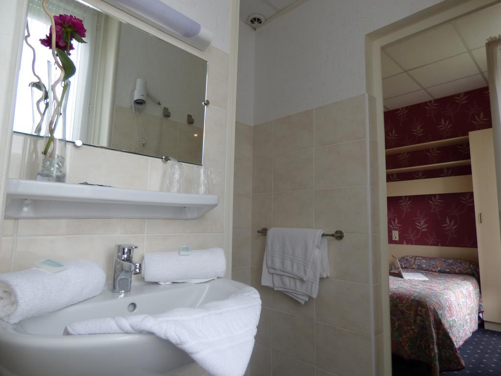 Hôtel Saint Jean Vals-les-Bains Buitenkant foto