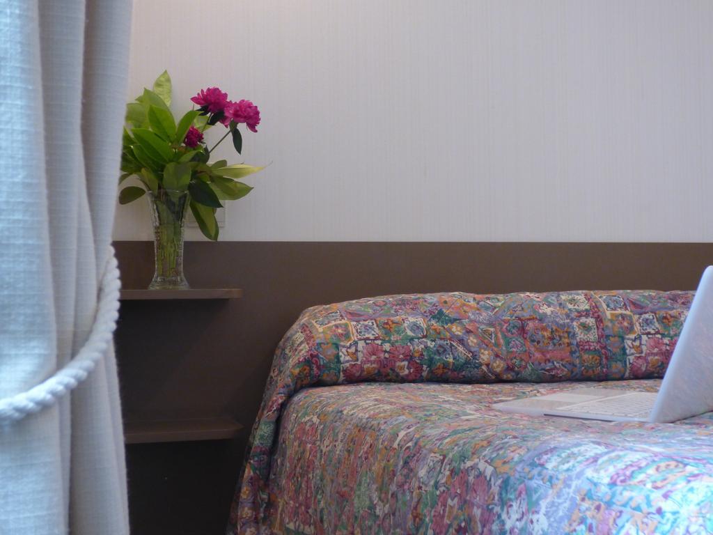 Hôtel Saint Jean Vals-les-Bains Buitenkant foto