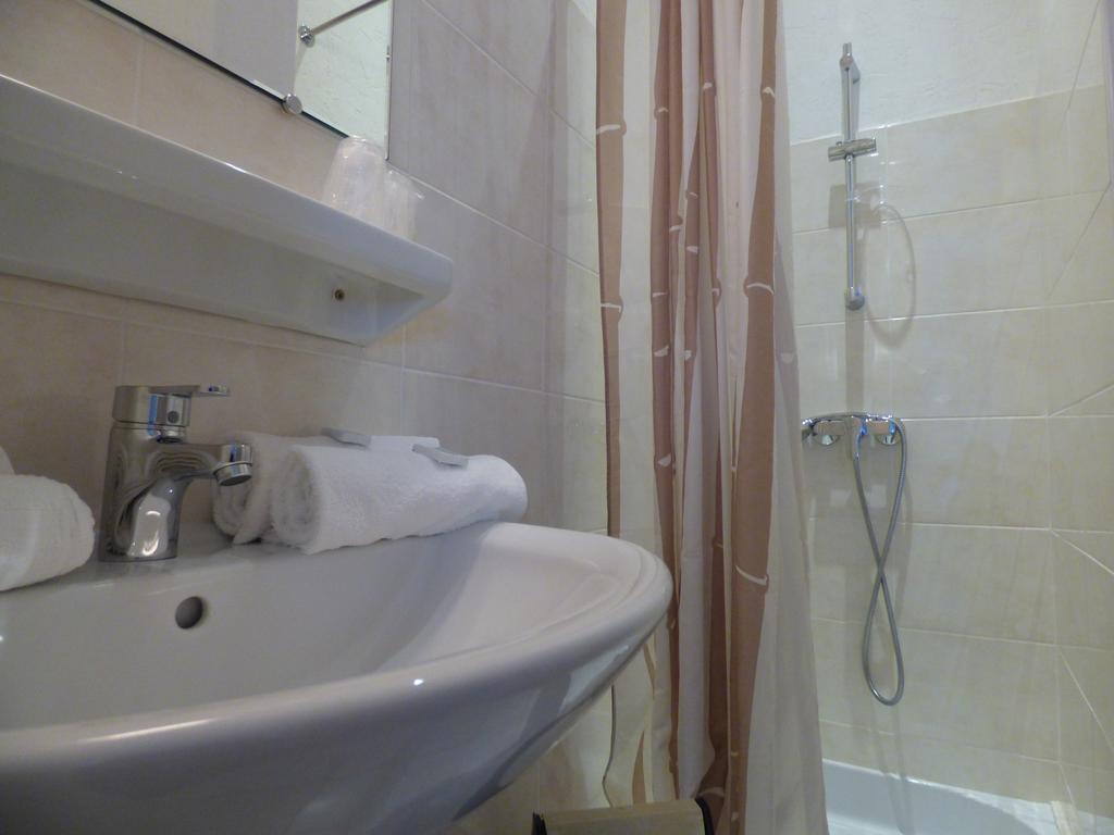 Hôtel Saint Jean Vals-les-Bains Kamer foto
