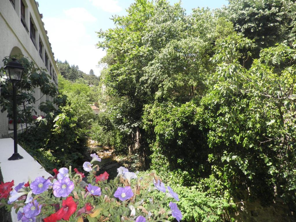 Hôtel Saint Jean Vals-les-Bains Buitenkant foto