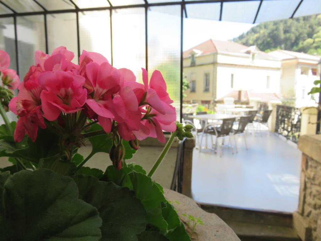Hôtel Saint Jean Vals-les-Bains Buitenkant foto