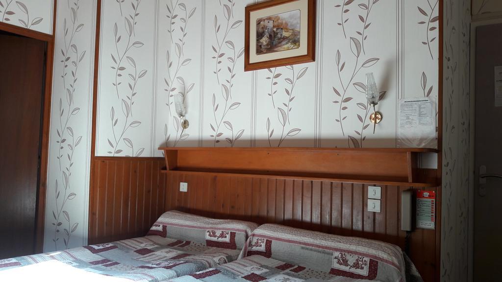 Hôtel Saint Jean Vals-les-Bains Kamer foto
