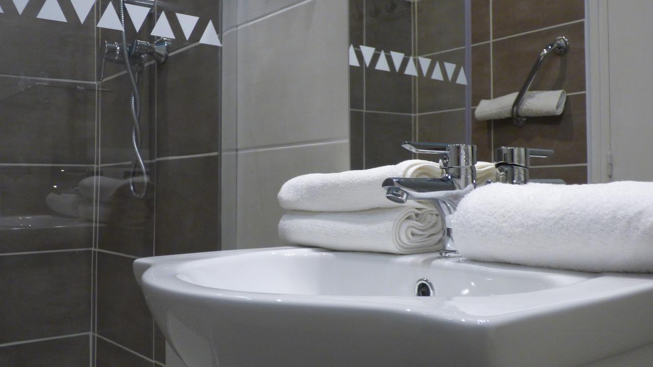 Hôtel Saint Jean Vals-les-Bains Buitenkant foto